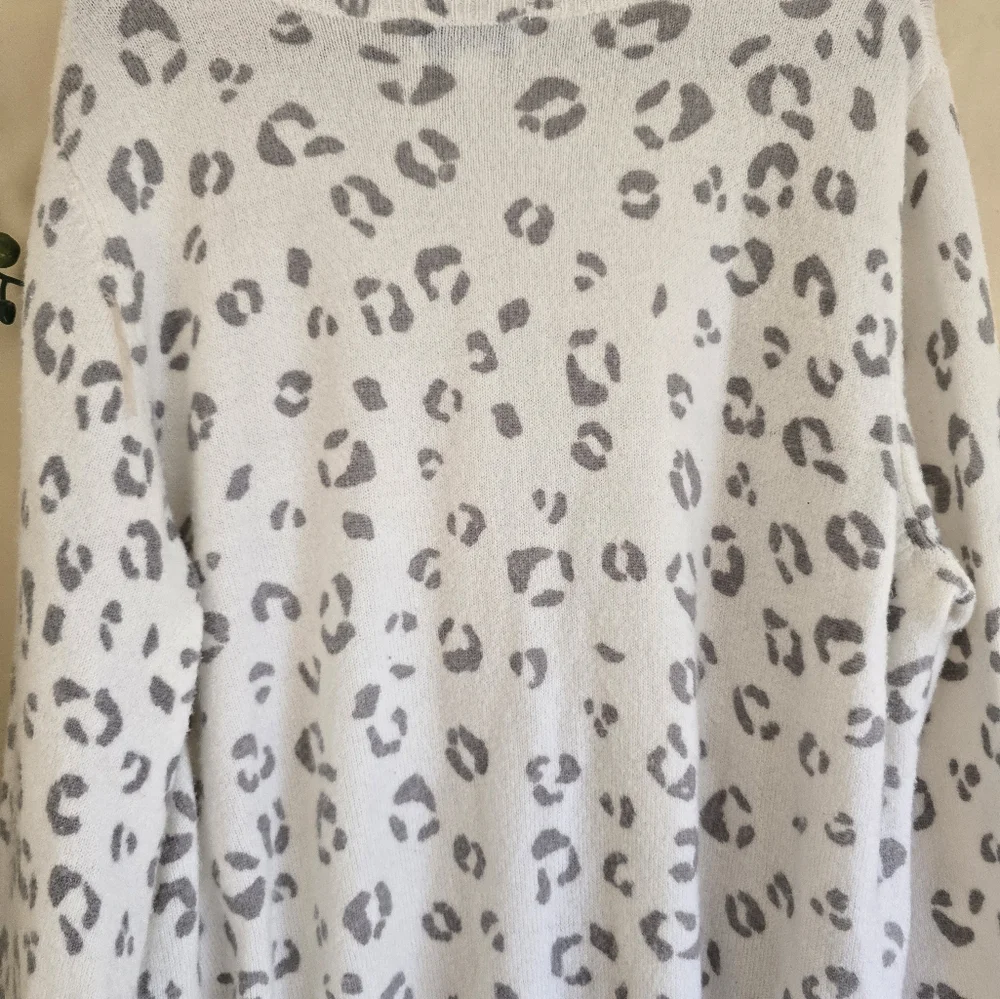 Sweater - Picture 3 of 6
